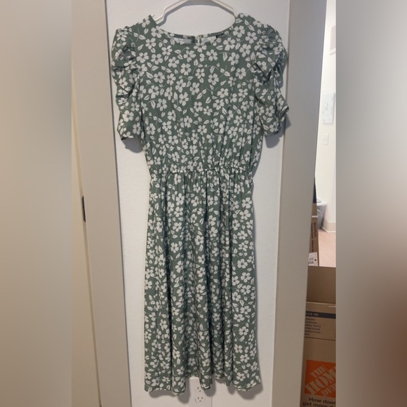 Green and White Floral Dress - Picture 1 of 4